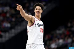 卢:尼德豪泽的防守能改变比赛 他接下来需多投篮&多参与挡拆外弹